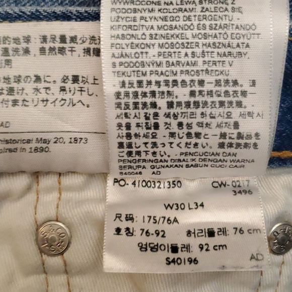 541 Levi's "Ripped" - Picture 12 of 13